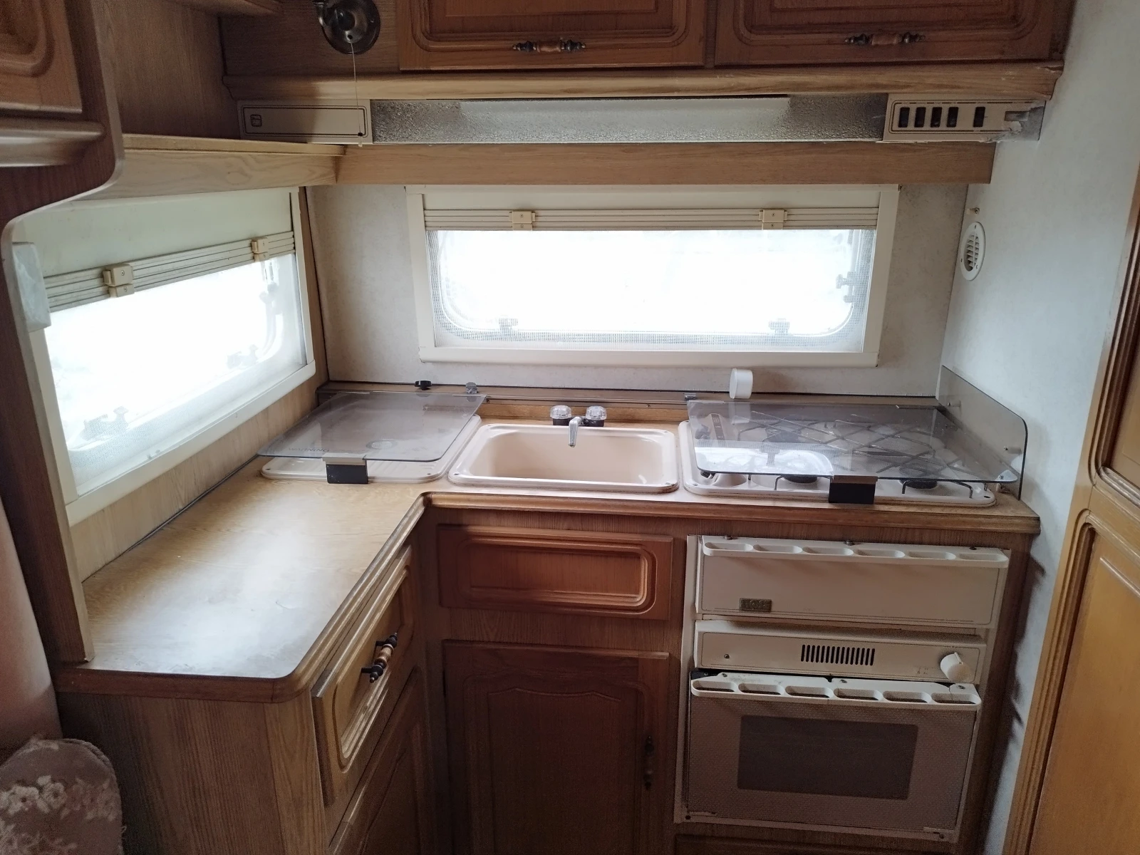 Каравана ABI Tristar 5м 4/5 местна 1996 г. , снимка 6 - Каравани и кемпери - 54224511