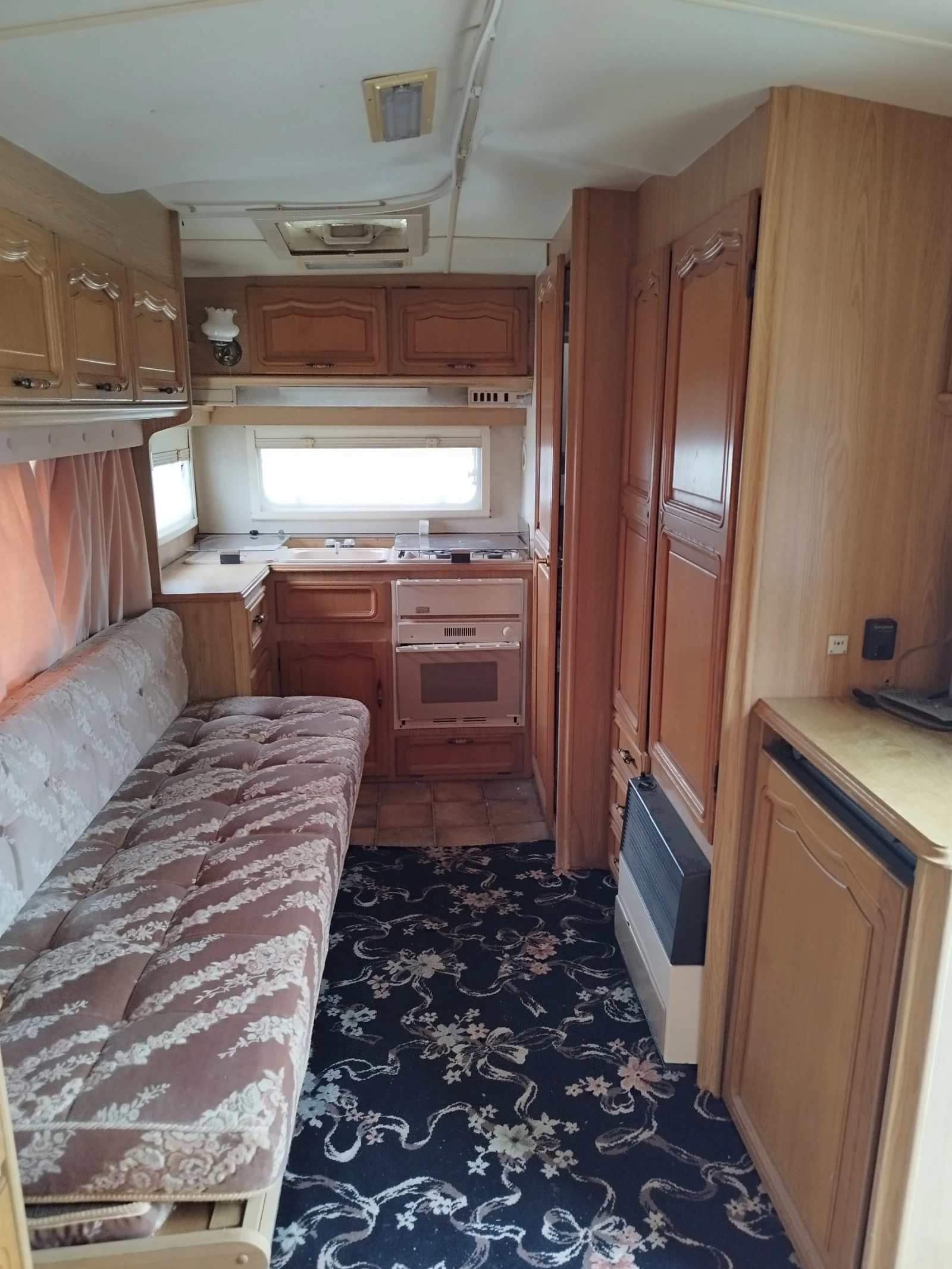 Каравана ABI Tristar 5м 4/5 местна 1996 г. , снимка 4 - Каравани и кемпери - 54224511