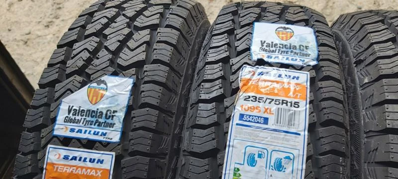 Гуми Всесезонни 235/75R15, снимка 2 - Гуми и джанти - 34005509