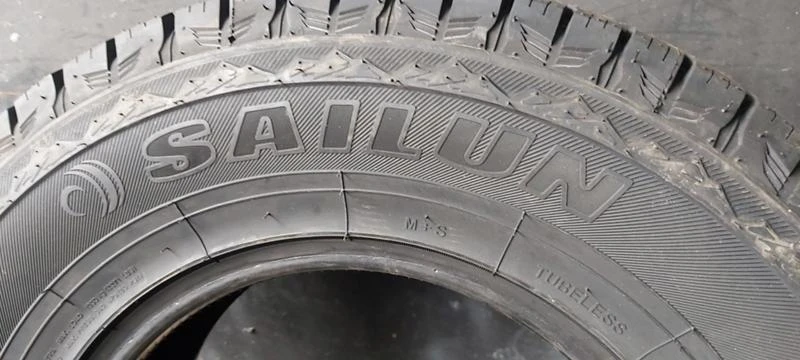 Гуми Всесезонни 235/75R15, снимка 4 - Гуми и джанти - 34005509