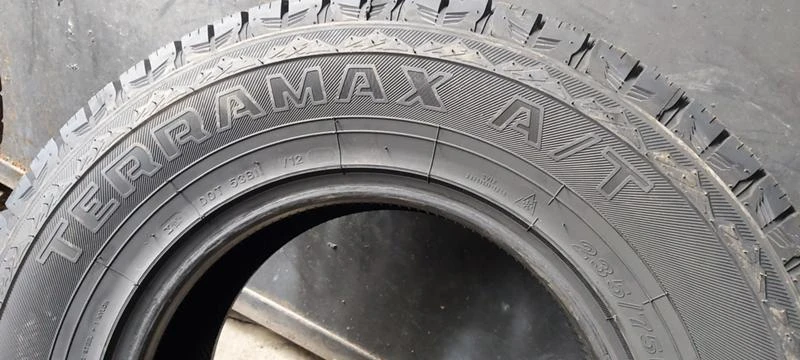 Гуми Всесезонни 235/75R15, снимка 5 - Гуми и джанти - 34005509