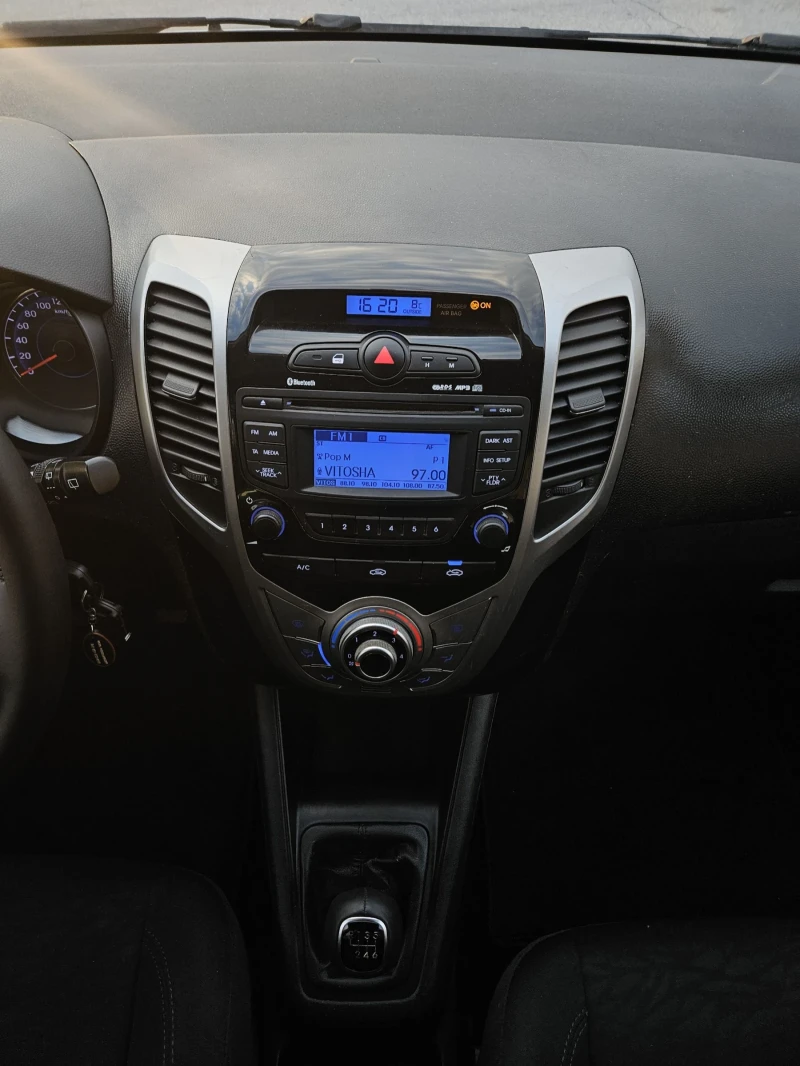 Hyundai Ix20 1.6i SWISS EDITION , снимка 11 - Автомобили и джипове - 53207875