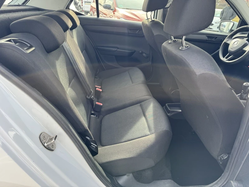 Skoda Fabia 1.0 MPI, снимка 10 - Автомобили и джипове - 53538206