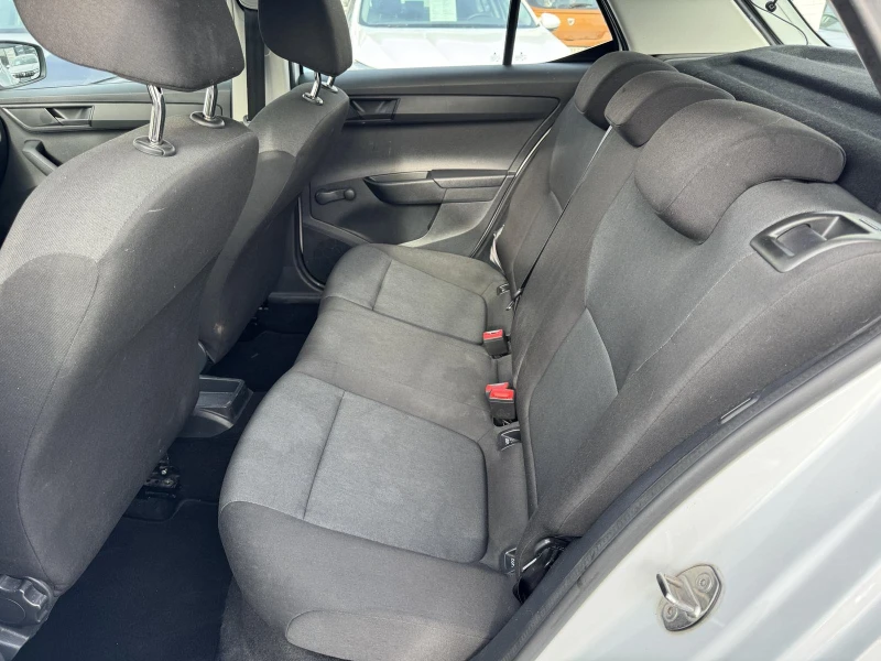 Skoda Fabia 1.0 MPI, снимка 12 - Автомобили и джипове - 53538206