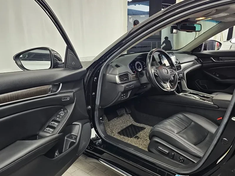 Honda Accord 2.0 Hybrid - САМО 30% АВАНС!, снимка 10 - Автомобили и джипове - 55440338