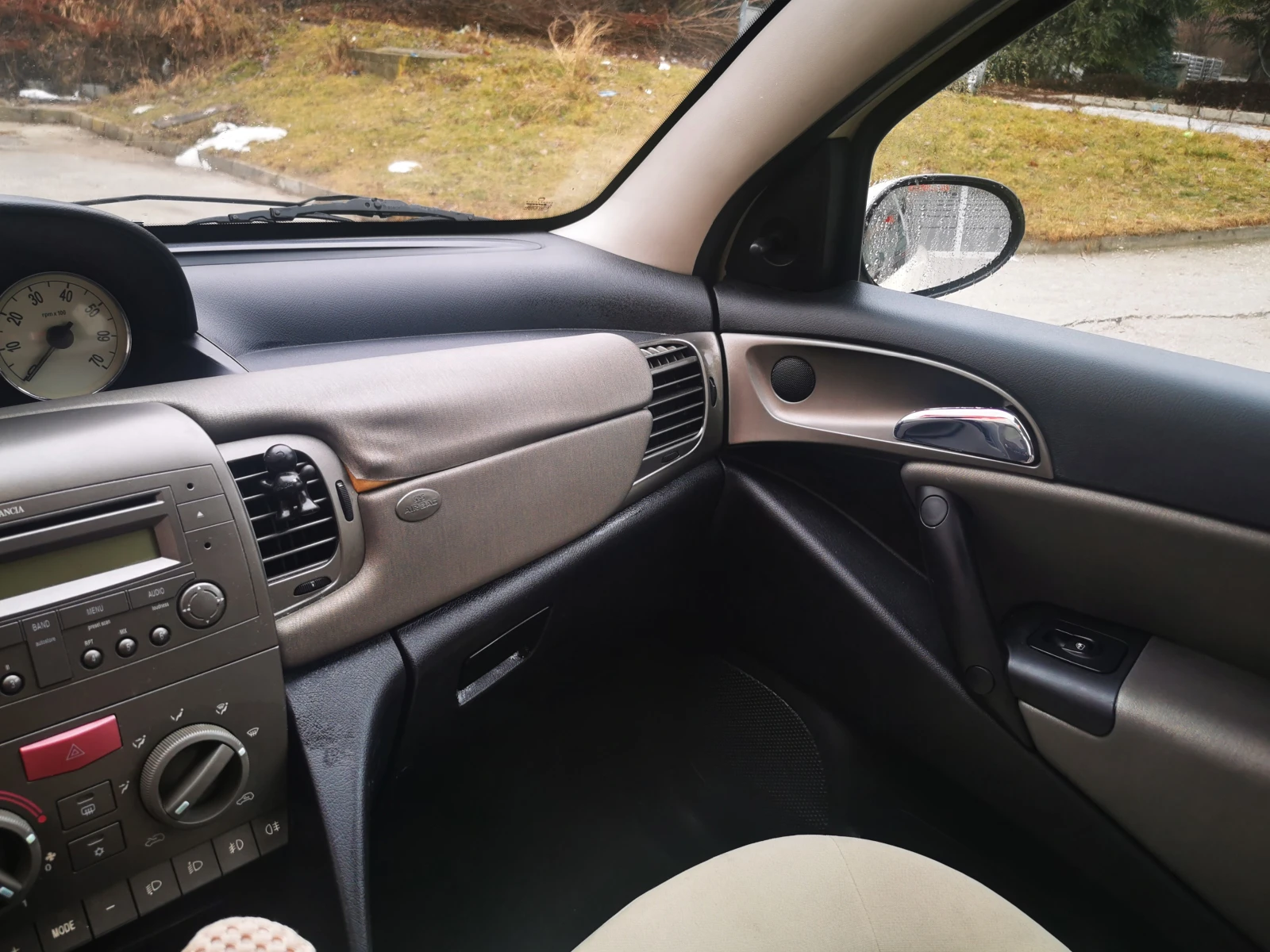 Lancia Ypsilon 1.2i | Mobile.bg � ����������� 8