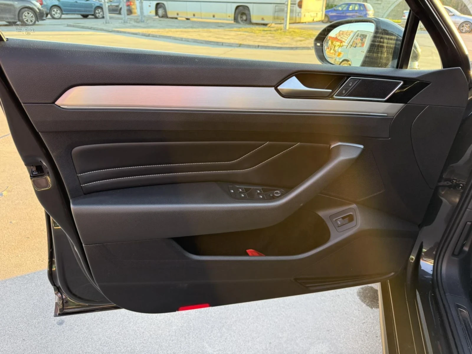 VW Passat 2.0 TDI R Line  - изображение 8