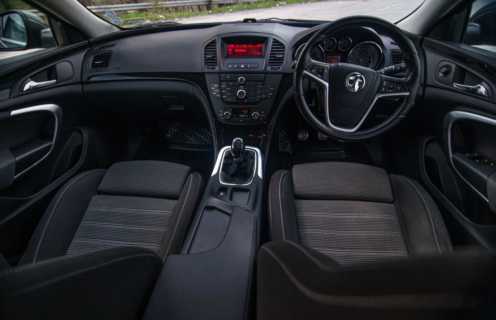 Opel Insignia 1.8 SRi 140hp, снимка 9 - Автомобили и джипове - 53929793