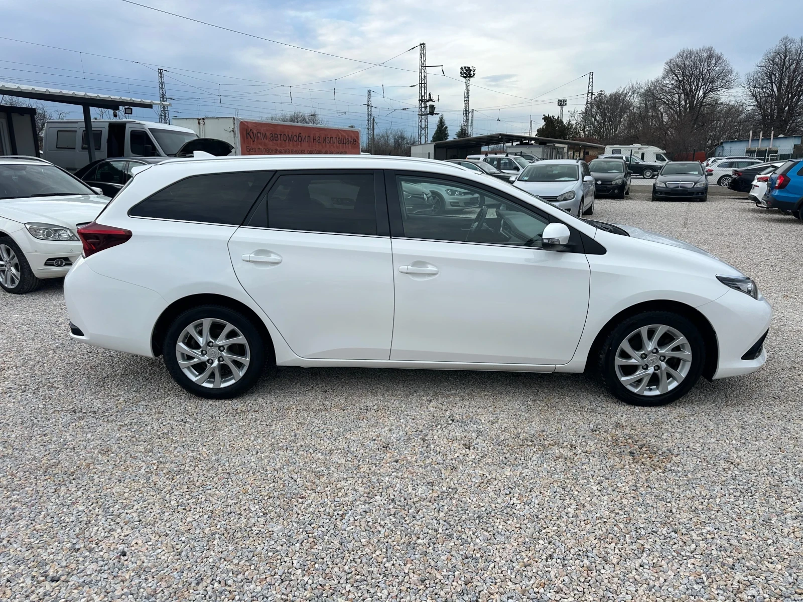 Toyota Auris 1.6 benzin, снимка 7 - Автомобили и джипове - 53972617