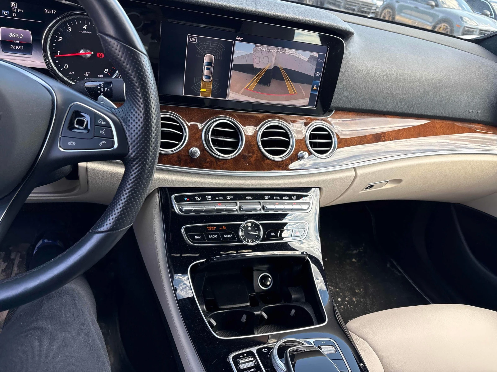 Mercedes-Benz E 400 4MATIC * * 360 CAMERA * * CARFAX * * 26933KM * * , снимка 7 - Автомобили и джипове - 54311440