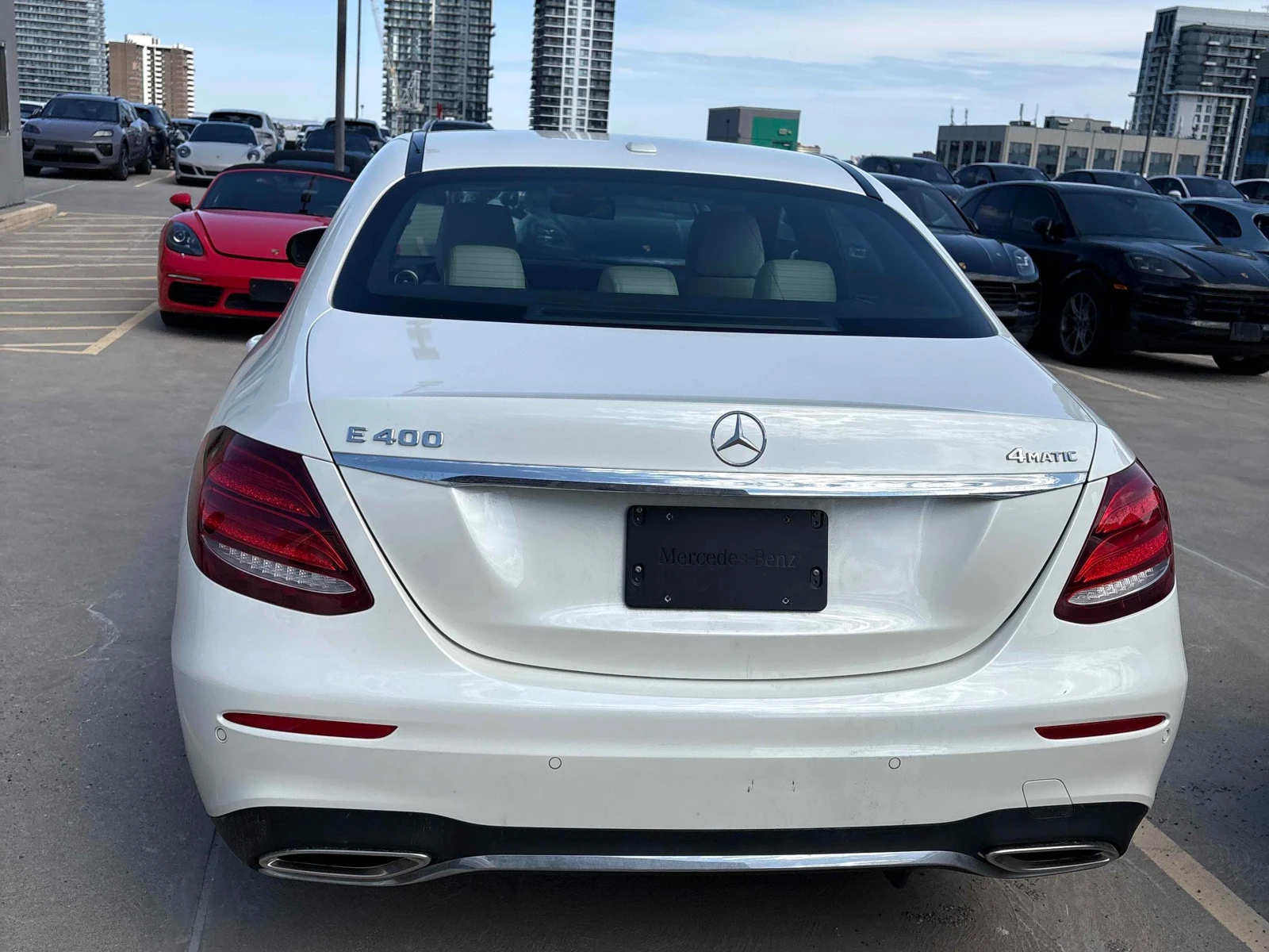 Mercedes-Benz E 400 4MATIC * * 360 CAMERA * * CARFAX * * 26933KM * * , снимка 5 - Автомобили и джипове - 54311440