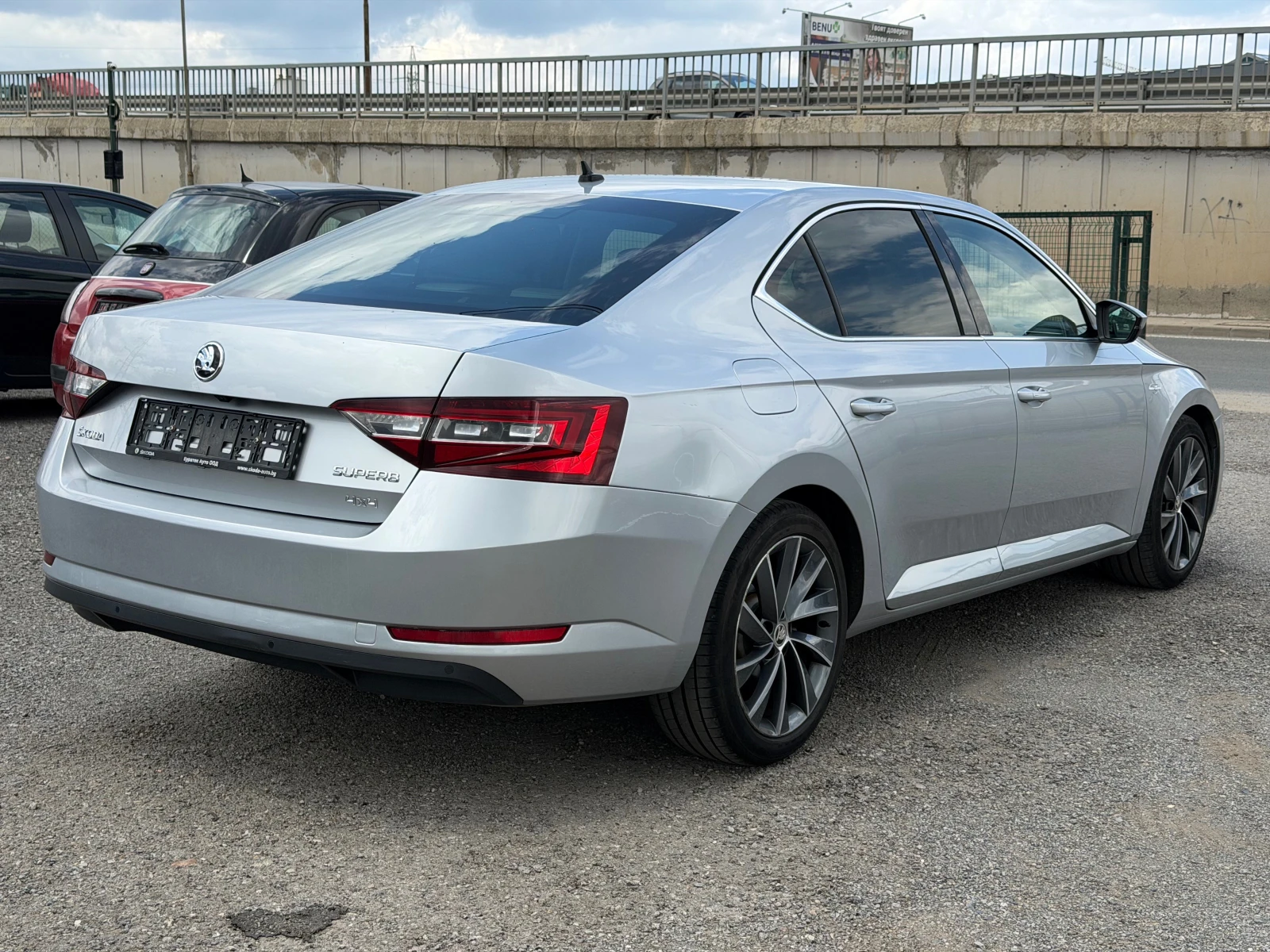 Skoda Superb 2.0TDI-4x4-LAURIN & KLEMENT-AUTOMAT-NAVI-KAMERA* , снимка 4 - Автомобили и джипове - 54969699