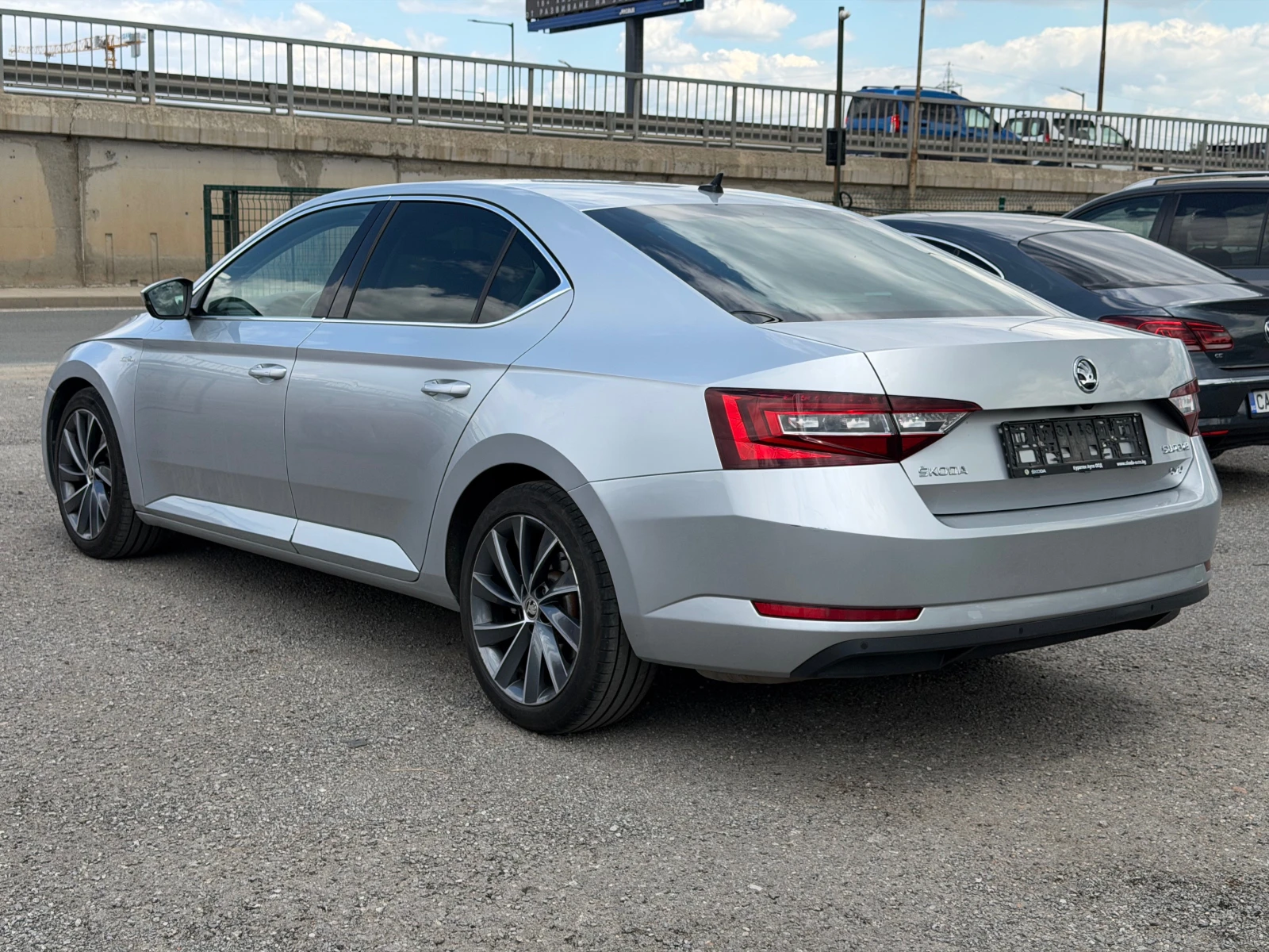 Skoda Superb 2.0TDI-4x4-LAURIN & KLEMENT-AUTOMAT-NAVI-KAMERA* , снимка 5 - Автомобили и джипове - 54969699