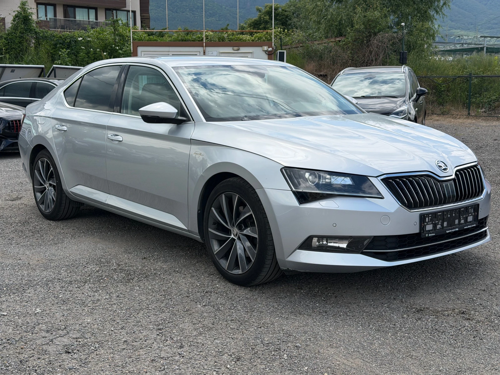 Skoda Superb 2.0TDI-4x4-LAURIN & KLEMENT-AUTOMAT-NAVI-KAMERA* , снимка 3 - Автомобили и джипове - 54969699