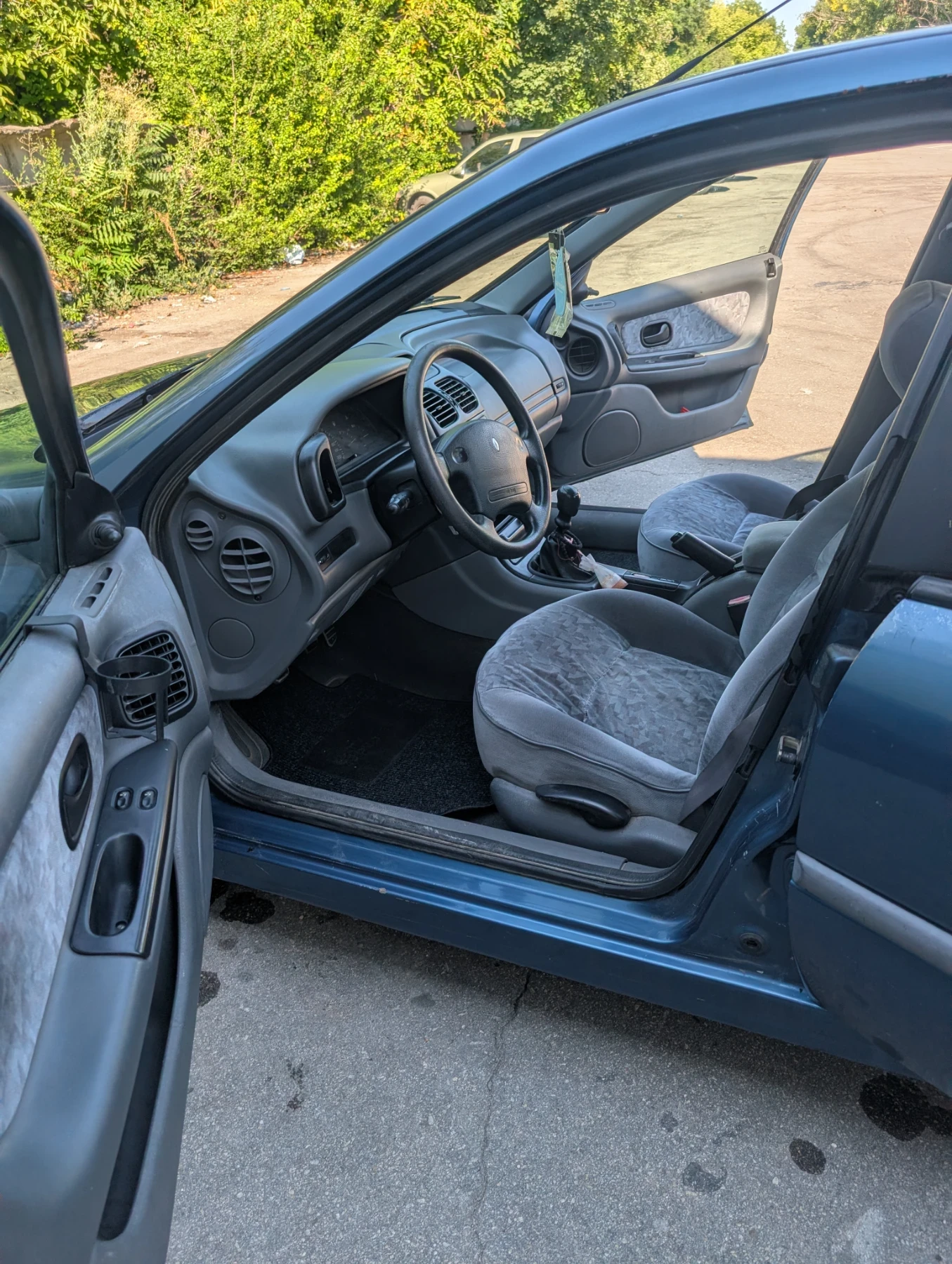 Renault Laguna, снимка 3 - Автомобили и джипове - 55454600