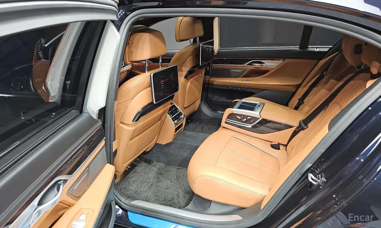 BMW 740 * 740Li xDrive M Sport Package* АВТОКРЕДИТ* , снимка 11 - Автомобили и джипове - 55977366