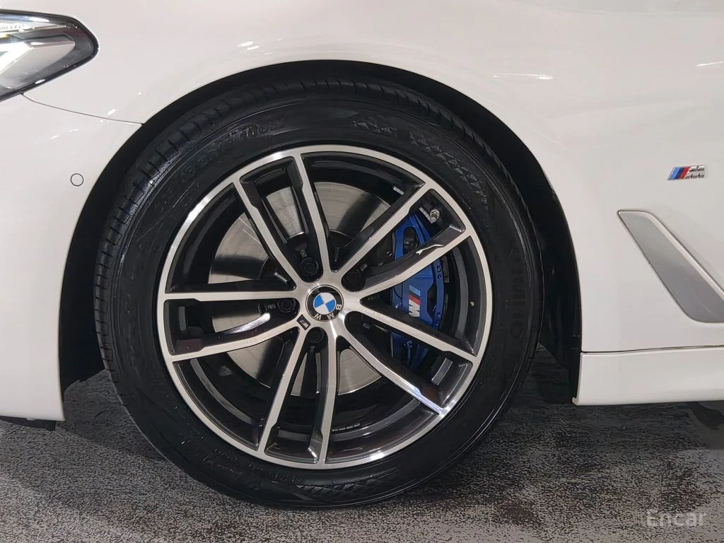 BMW 520 i* M SPORT* DISTRONIC* AMBIENT* КАМЕРА* КРАЙНА ЦЕН, снимка 5 - Автомобили и джипове - 55983741
