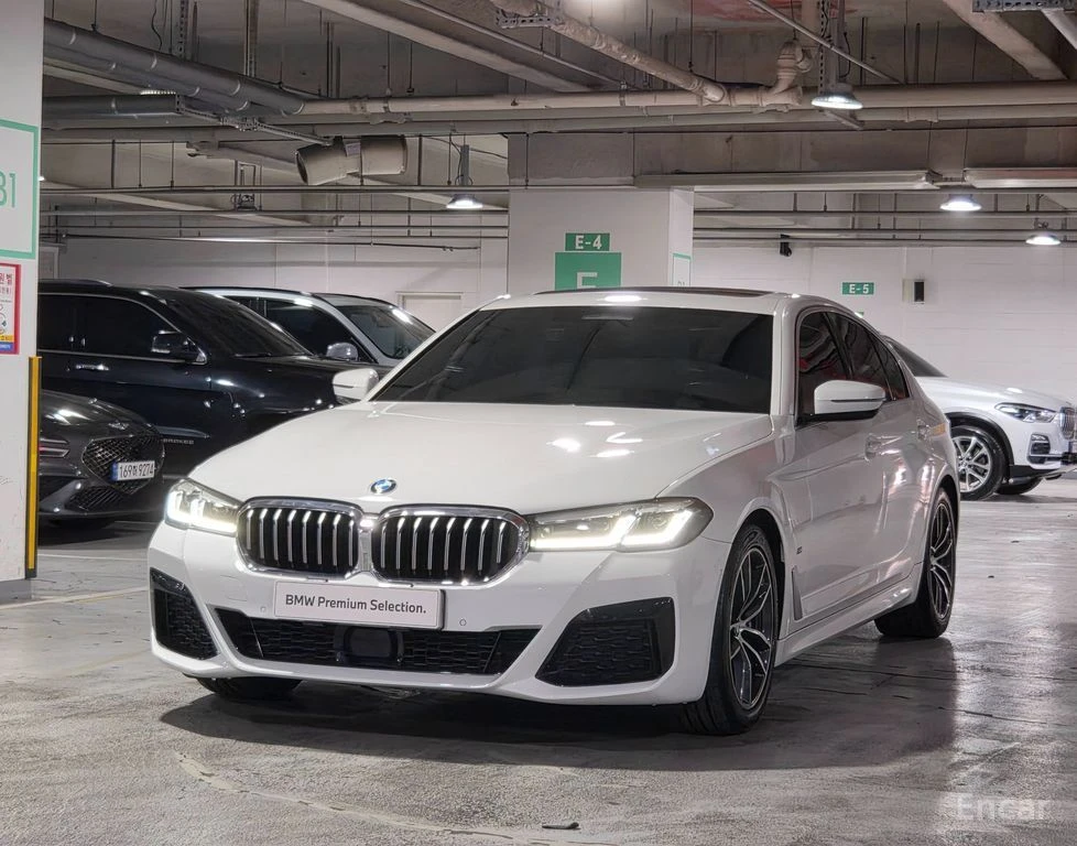 BMW 520 i* M SPORT* DISTRONIC* AMBIENT* КАМЕРА* КРАЙНА ЦЕН, снимка 2 - Автомобили и джипове - 55983741
