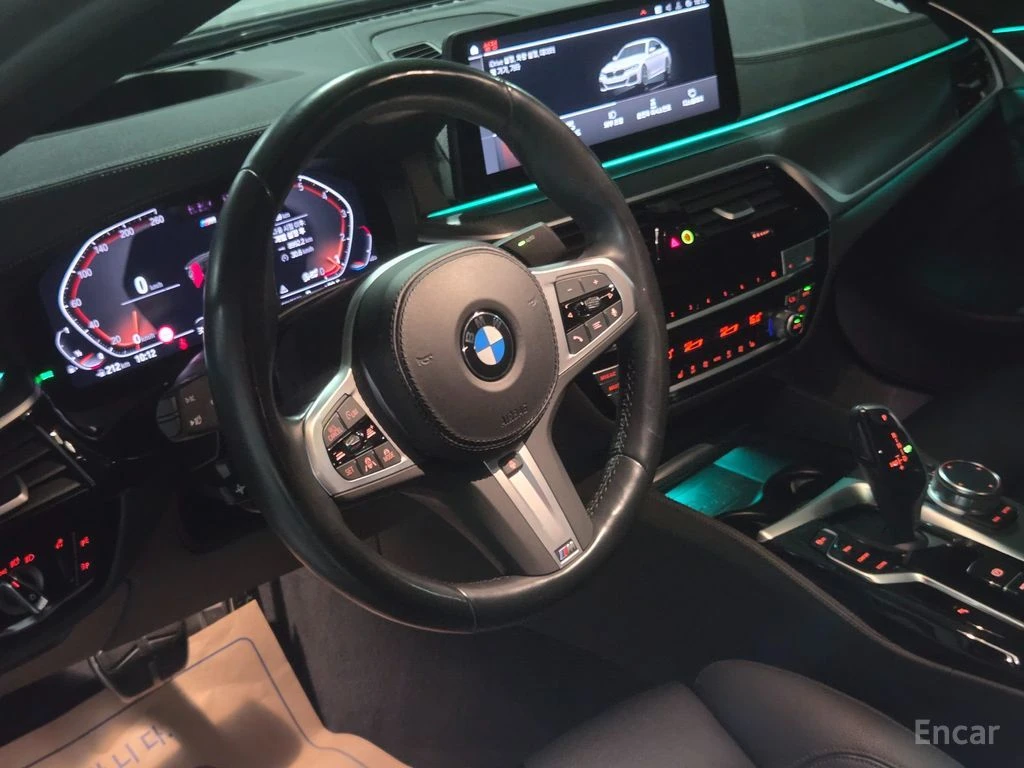 BMW 520 i* M SPORT* DISTRONIC* AMBIENT* КАМЕРА* КРАЙНА ЦЕН, снимка 8 - Автомобили и джипове - 55983741