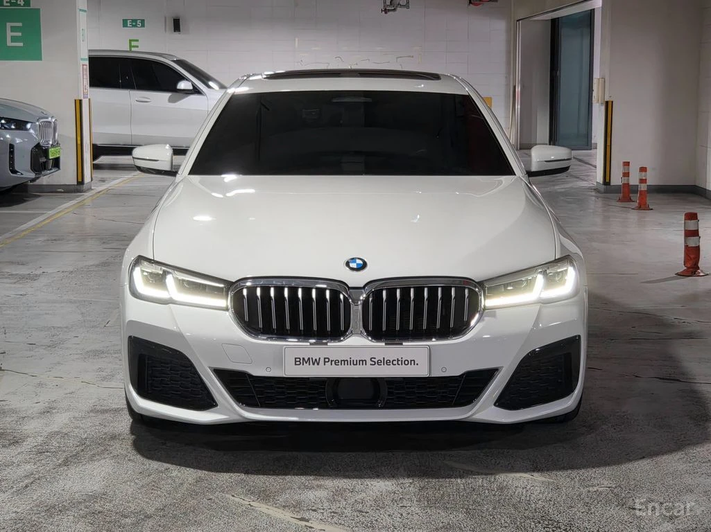 BMW 520 i* M SPORT* DISTRONIC* AMBIENT* КАМЕРА* КРАЙНА ЦЕН