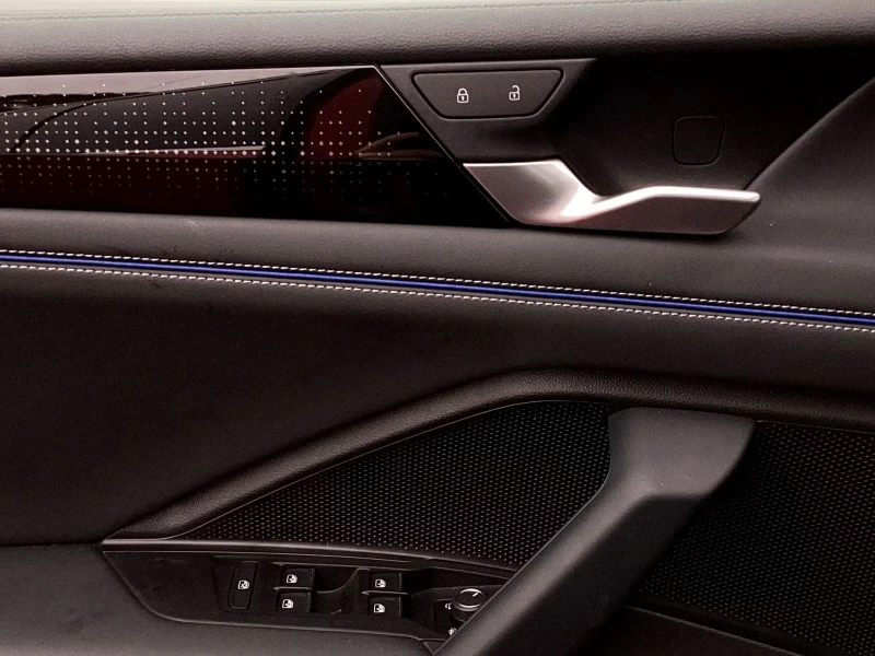 VW Tiguan 2.0TDI/150HP/R-LINE/MASSAGE/DSG/AHK/NAVI/CAM/539g, снимка 8 - Автомобили и джипове - 52279003