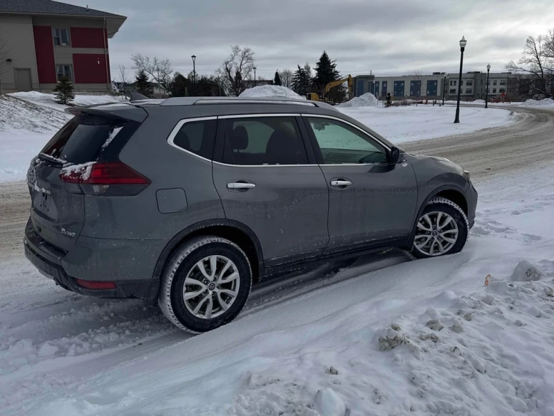 Nissan Rogue * AWD SV * CARFAX * БЕЗ ПЪРВОНАЧАЛНА ВНОСКА, снимка 3 - Автомобили и джипове - 52983800