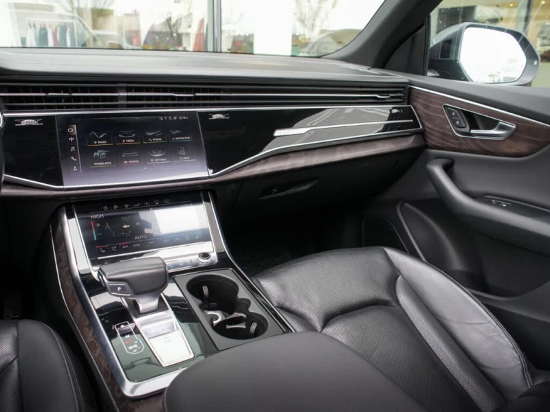 Audi Q8 QUATTRO* TECHNIK* KEYLESS* АвтоКредит(ЦЕНА ДО БГ), снимка 12 - Автомобили и джипове - 53435925