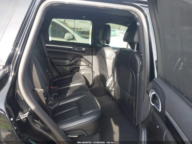 Porsche Cayenne PLATINUM* AWD* Обдухване* BOSE* Памет* Камера* , снимка 10 - Автомобили и джипове - 53817883