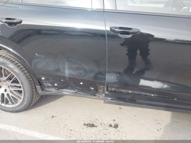 Porsche Cayenne PLATINUM* AWD* Обдухване* BOSE* Памет* Камера* , снимка 8 - Автомобили и джипове - 53817883