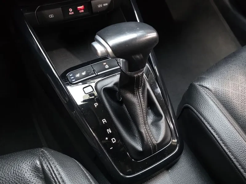 Kia Stonic Diesel 1.6 Trendy, снимка 9 - Автомобили и джипове - 56497763