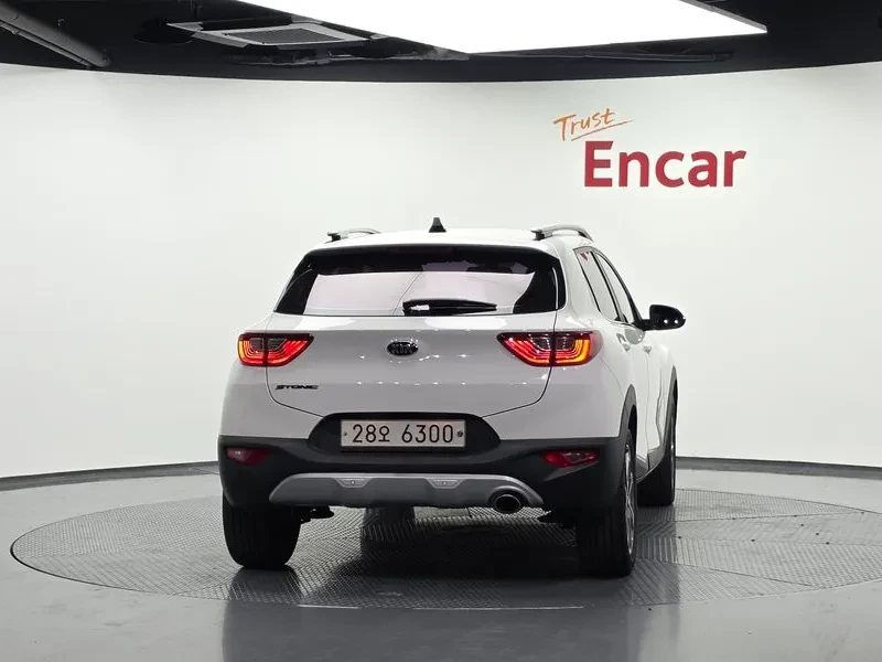Kia Stonic Diesel 1.6 Trendy, снимка 4 - Автомобили и джипове - 56497763
