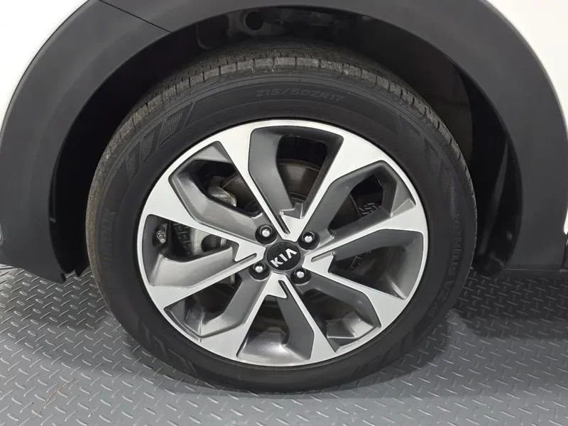 Kia Stonic Diesel 1.6 Trendy, снимка 5 - Автомобили и джипове - 56497763