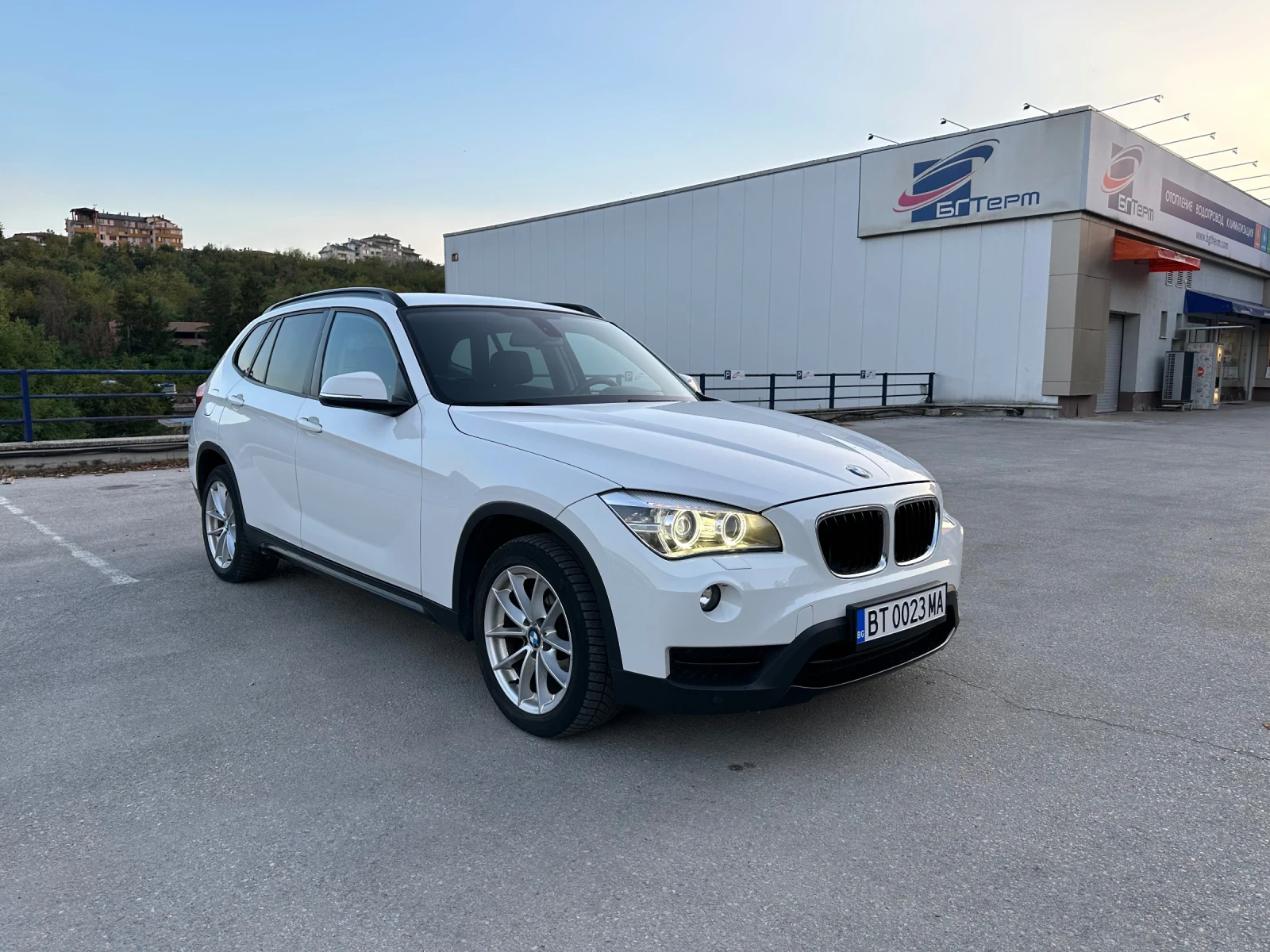 BMW X1 18D xDrive FACE - изображение 2