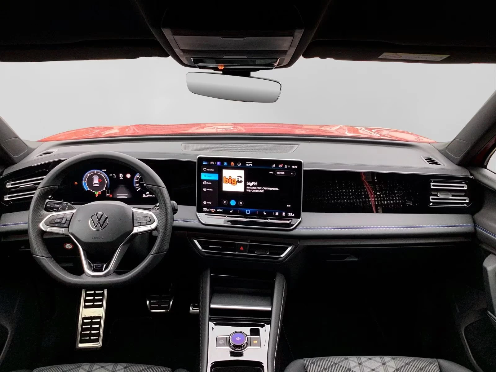 VW Tiguan 2.0TDI/150HP/R-LINE/MASSAGE/DSG/AHK/NAVI/CAM/539g - изображение 3