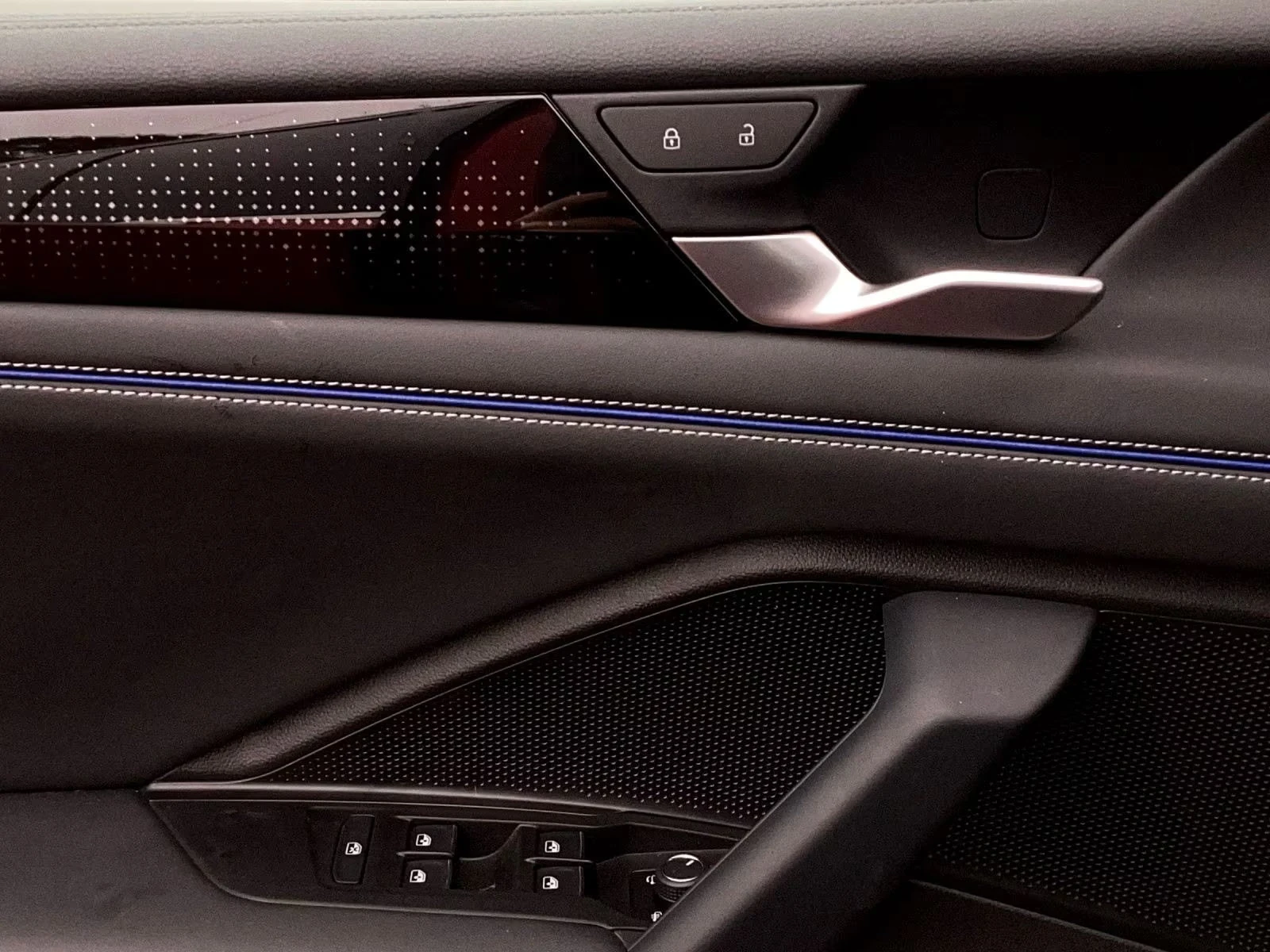 VW Tiguan 2.0TDI/150HP/R-LINE/MASSAGE/DSG/AHK/NAVI/CAM/539g - изображение 8