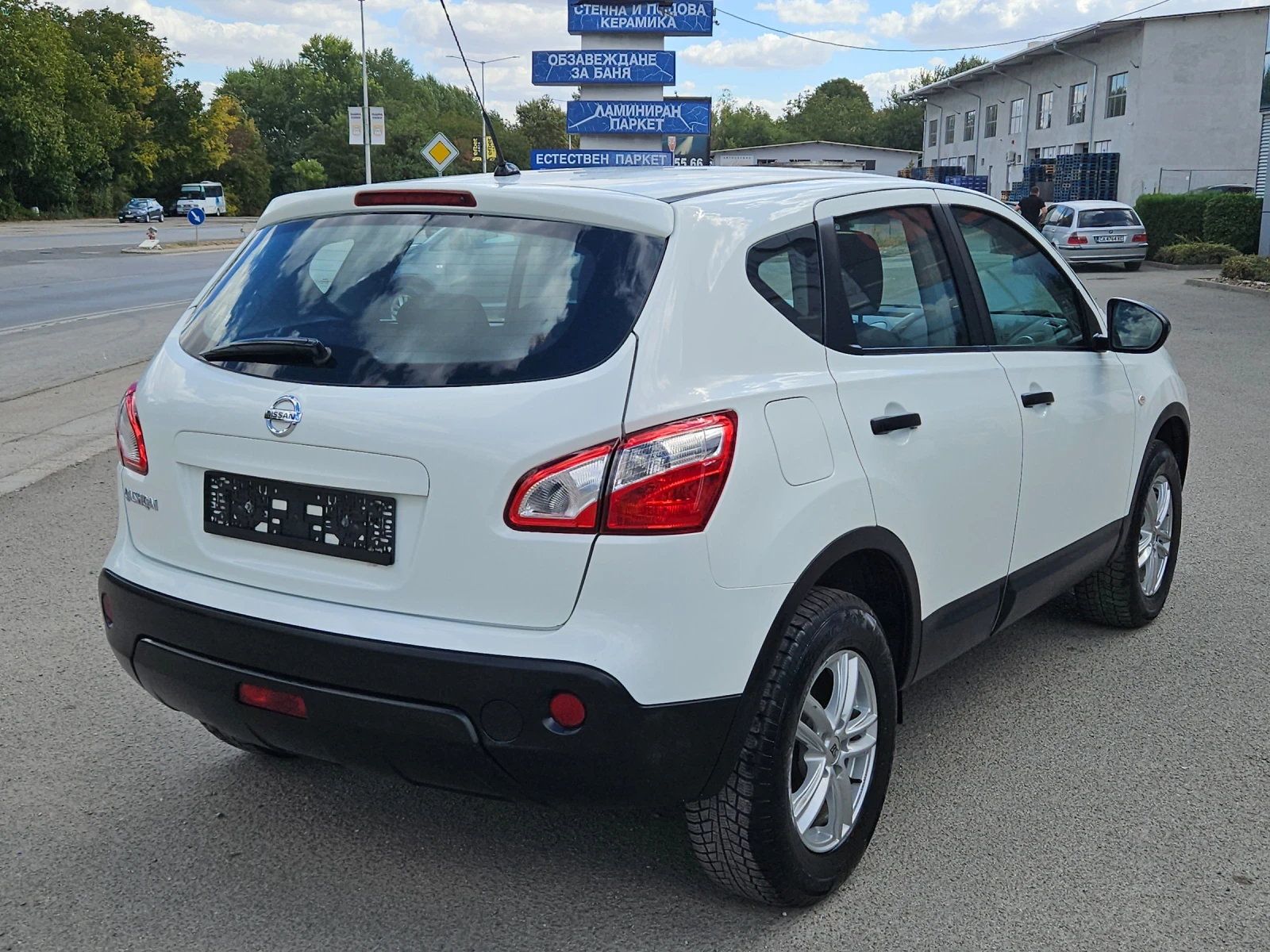 Nissan Qashqai 1.6i---FACE, снимка 5 - Автомобили и джипове - 56210695