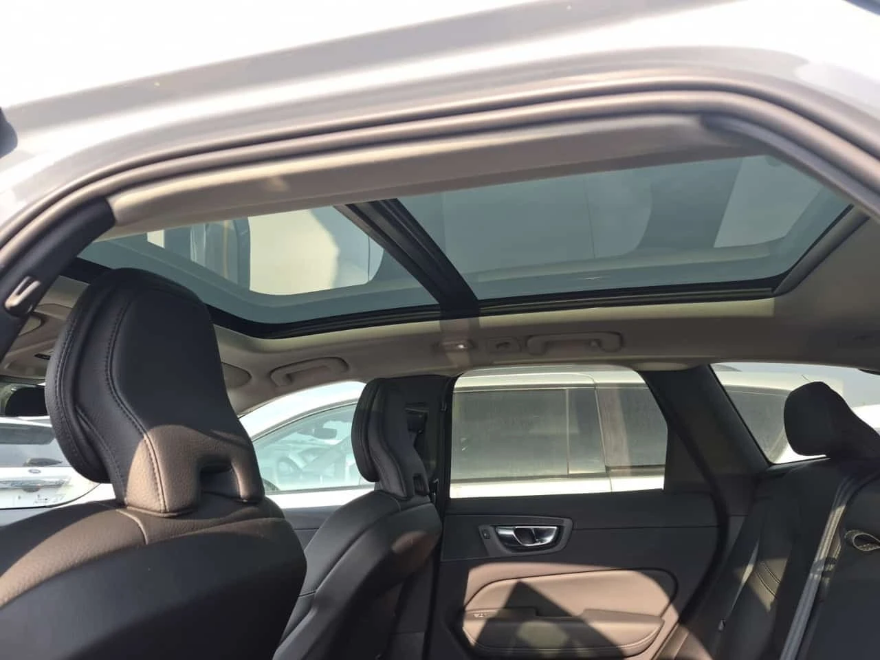 Volvo XC60 * B6 Plus Bright Theme * CARFAX * ���� ����������  | Mobile.bg � ����������� 11