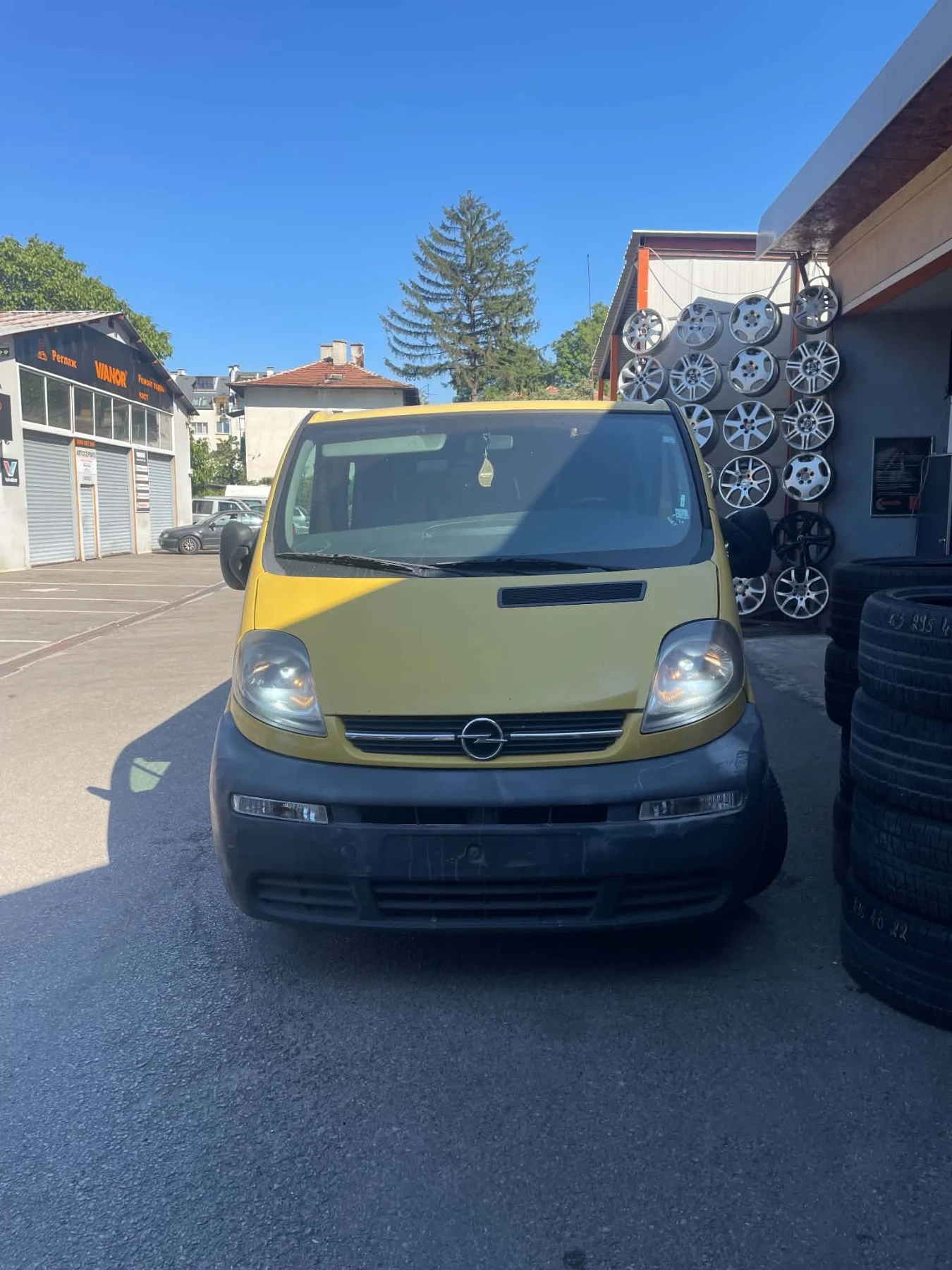 Opel Vivaro, снимка 5 - Бусове и автобуси - 56439438