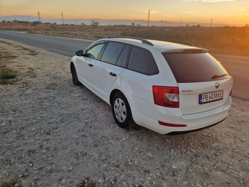 Skoda Octavia Комби , снимка 2 - Автомобили и джипове - 47737595