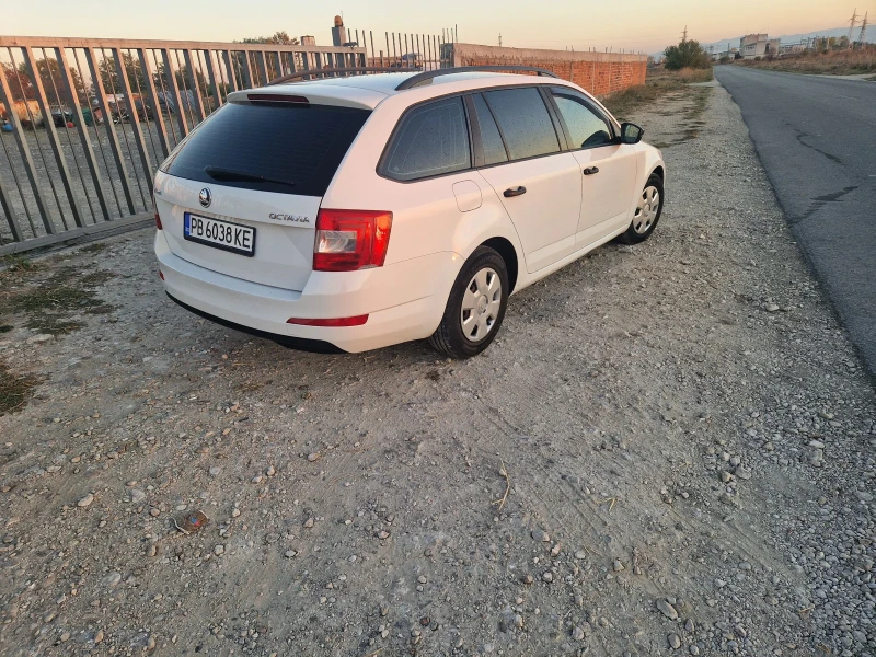 Skoda Octavia Комби , снимка 12 - Автомобили и джипове - 47737595