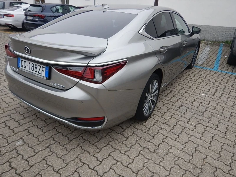 Lexus ES 300 2.5I-HYBRID-FUL-FUL-92000KM-ГАРАНЦИОНЕН, снимка 3 - Автомобили и джипове - 48330721