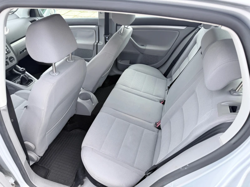 VW Golf 1.9 TDI, снимка 9 - Автомобили и джипове - 52055334