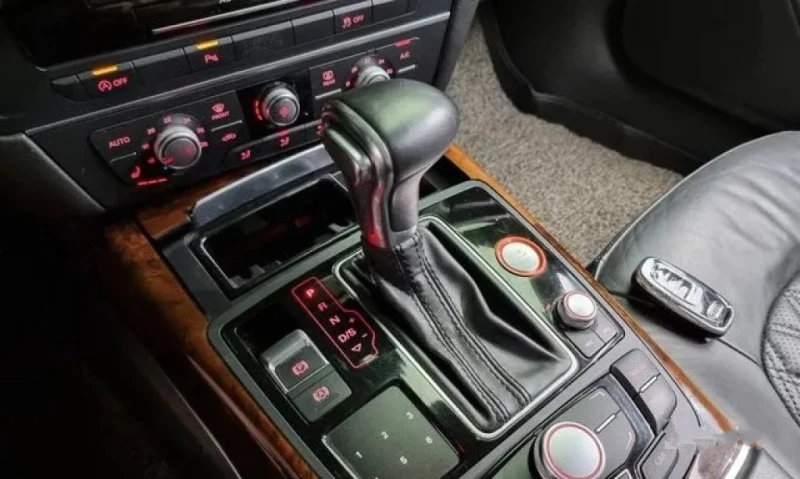 Audi A6 3.0TDI, снимка 8 - Автомобили и джипове - 52896586