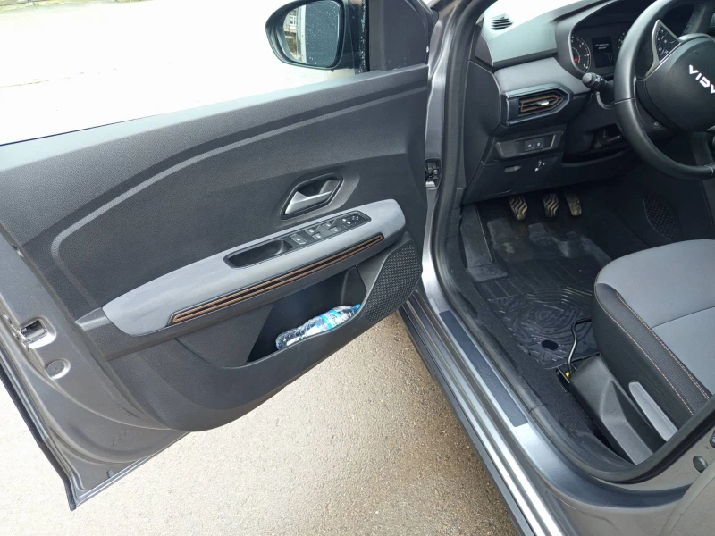 Dacia Sandero Stepway, снимка 10 - Автомобили и джипове - 53394894