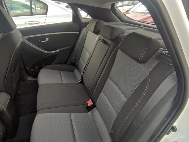 Hyundai I30 1, 6CRDI Automatic Euro6, снимка 13 - Автомобили и джипове - 53540554