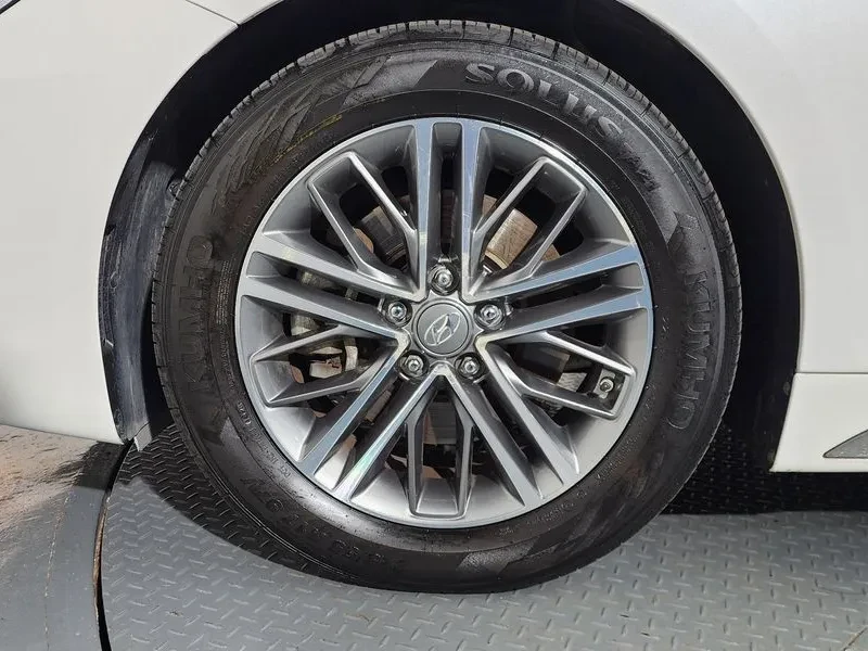 Hyundai Grandeur 2.4 Premium, снимка 5 - Автомобили и джипове - 55348883