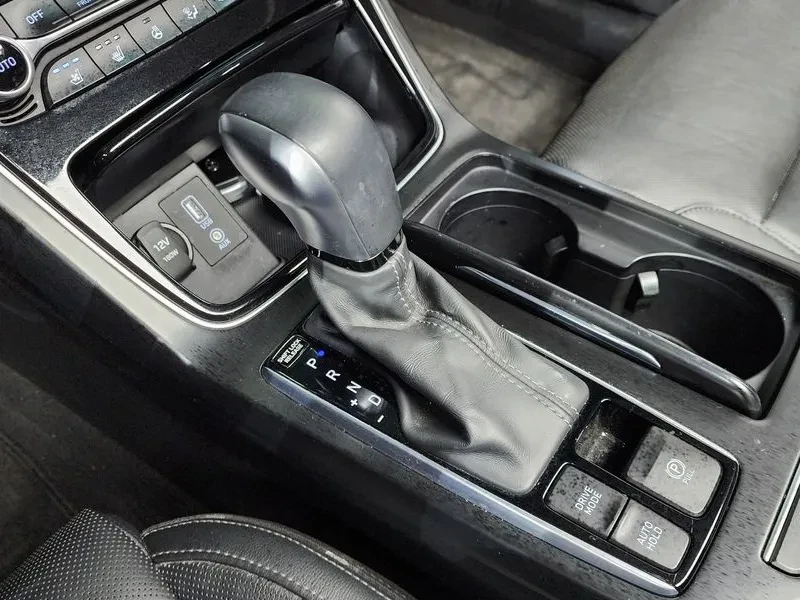 Hyundai Grandeur 2.4 Premium, снимка 9 - Автомобили и джипове - 55348883
