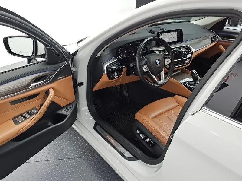 BMW 520, снимка 11 - Автомобили и джипове - 55351311