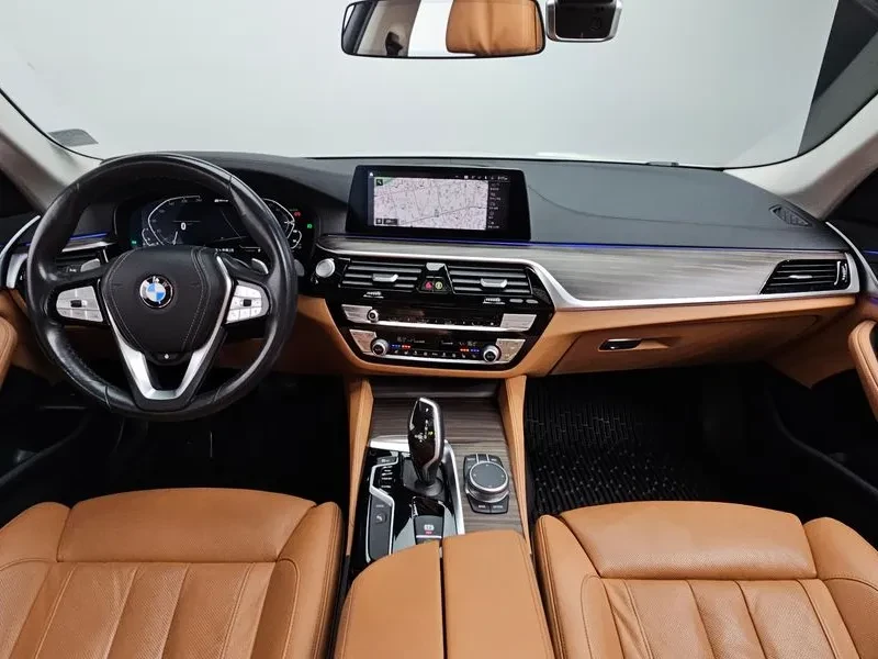 BMW 520, снимка 7 - Автомобили и джипове - 55351311