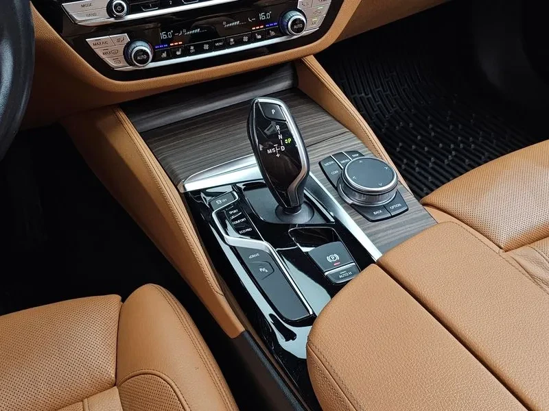 BMW 520, снимка 9 - Автомобили и джипове - 55351311